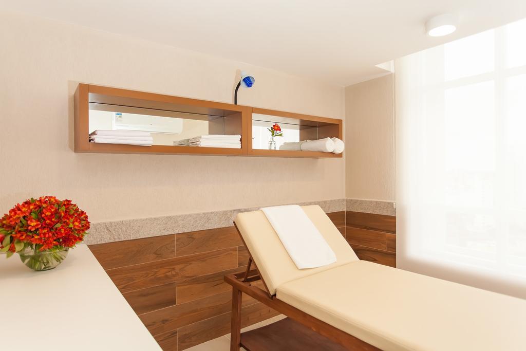 Ramada Hotel & Suites Campos Pelinca Campos dos Goytacazes Buitenkant foto